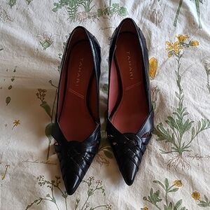 Tahari Topic Stilleto Point Toe Pumps Heels Black Leather Women's Size 6M